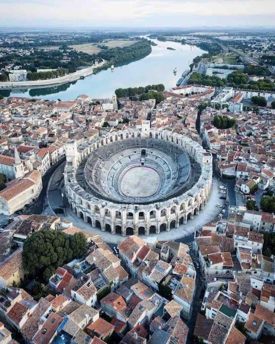 Nuit A La Roquette, Arles Lägenhet Exteriör bild